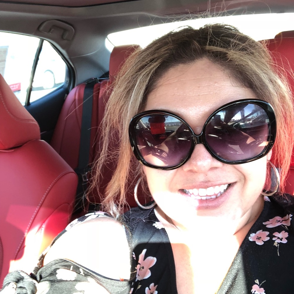 Meet your Posher, Elizabeth